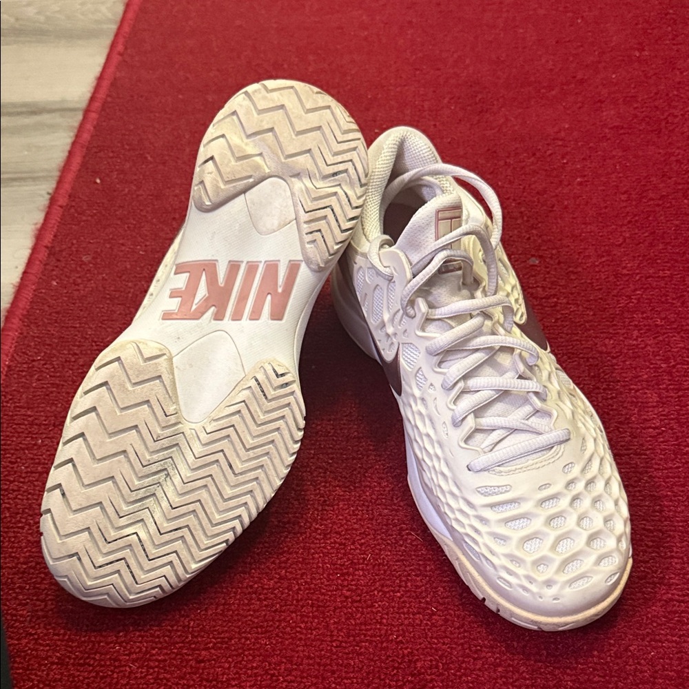 Nike White and Light Pink Sneakers - Picture 2 of 2